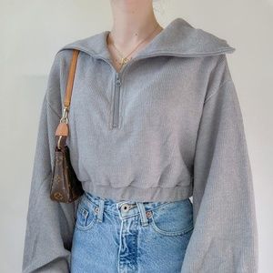 Urban Outfitters — BNWT New Leaf Cropped Quarter-Zip Sweatshirt in Light Grey ✨